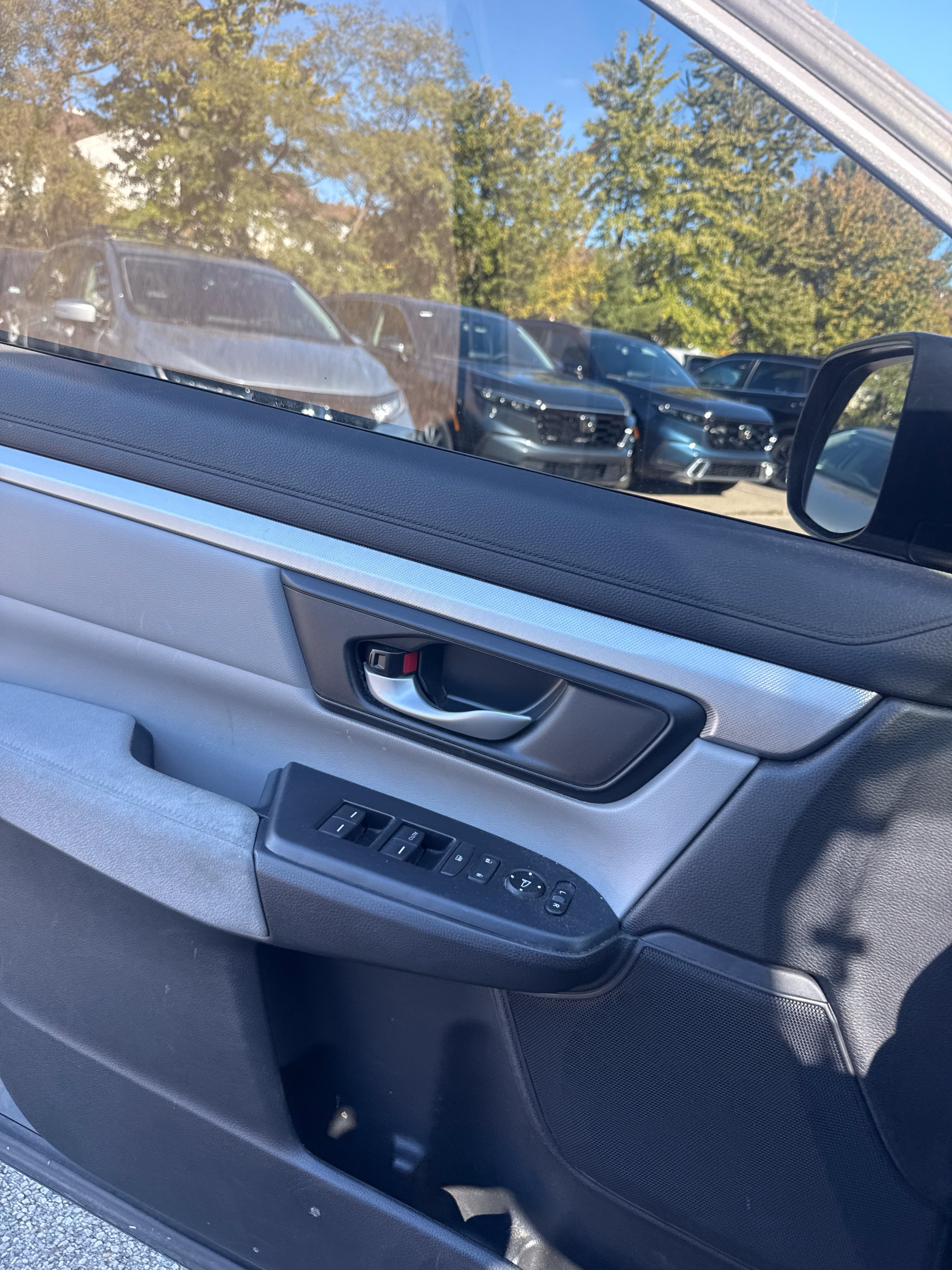 Used 2017 Honda CR-V LX image 8