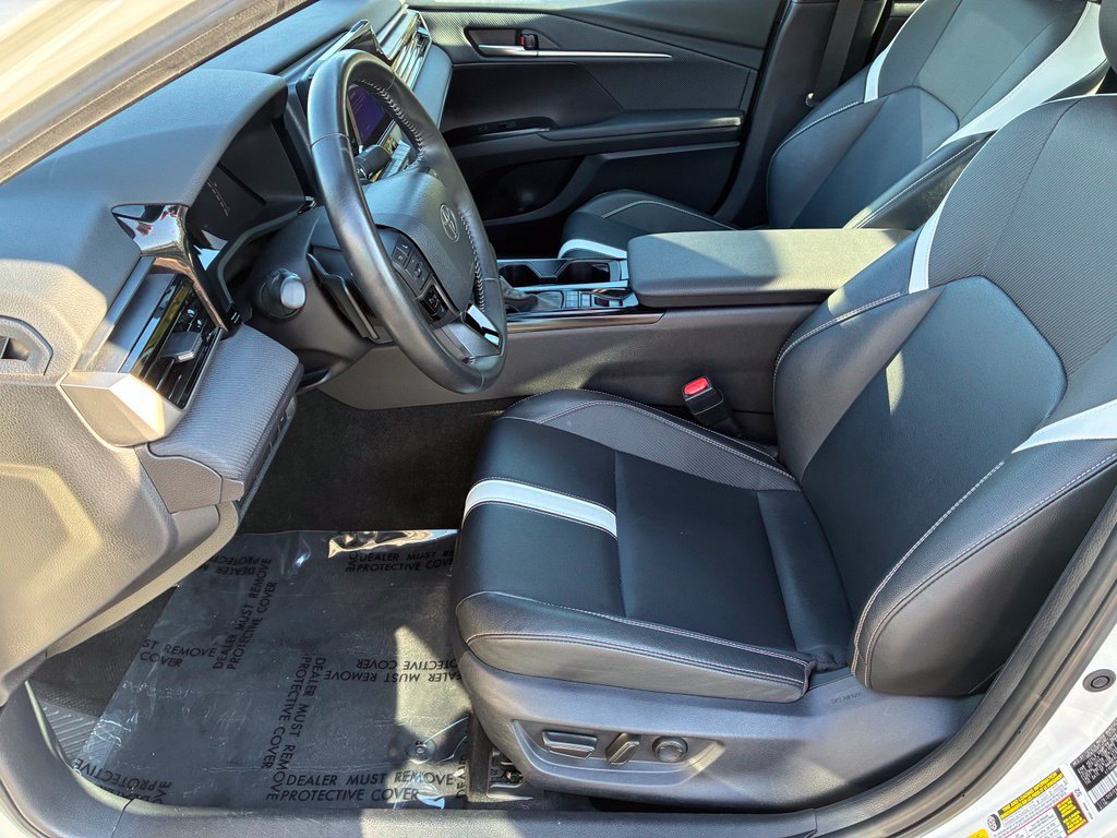Used 2025 Toyota Camry SE FWD image 11