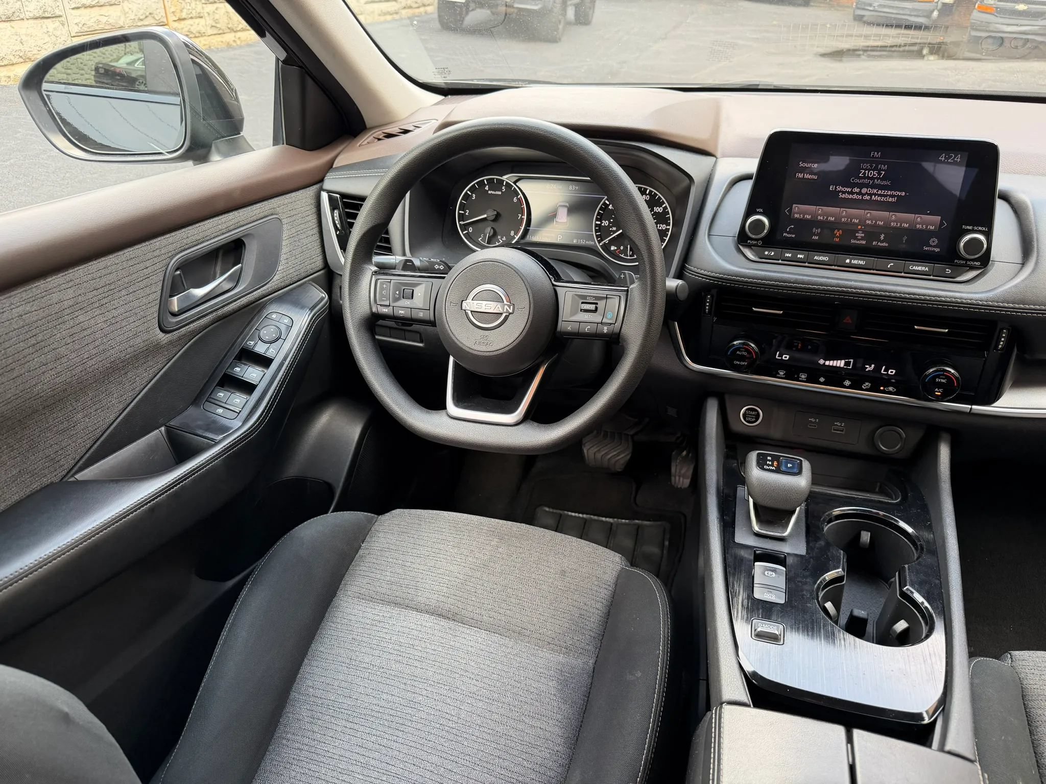 Used 2022 Nissan Rogue SV FWD image 13