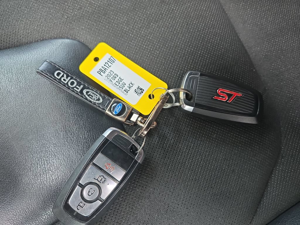 Used 2023 Ford Edge ST AWD/4WD image 27