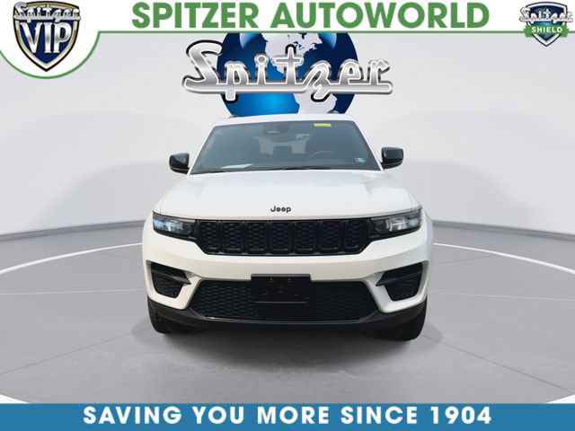Used 2023 Jeep Grand Cherokee Altitude AWD/4WD image 3