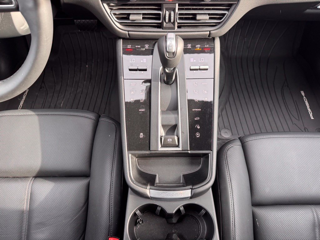 Certified 2026 Porsche Macan AWD/4WD image 24