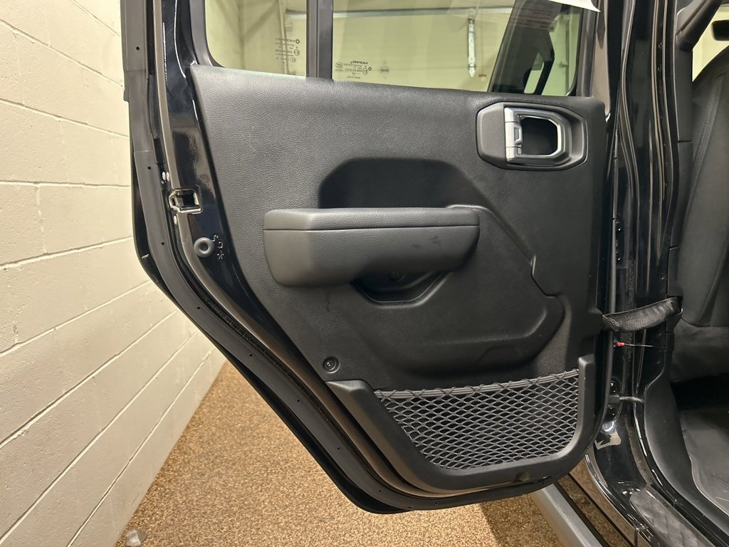 Used 2023 Jeep Gladiator Willys image 12