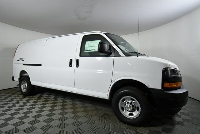 New 2025 Chevrolet Express 3500 Extended RWD image 9
