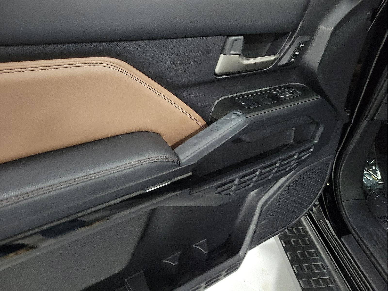 Certified 2025 Toyota 4Runner Limited AWD/4WD image 10