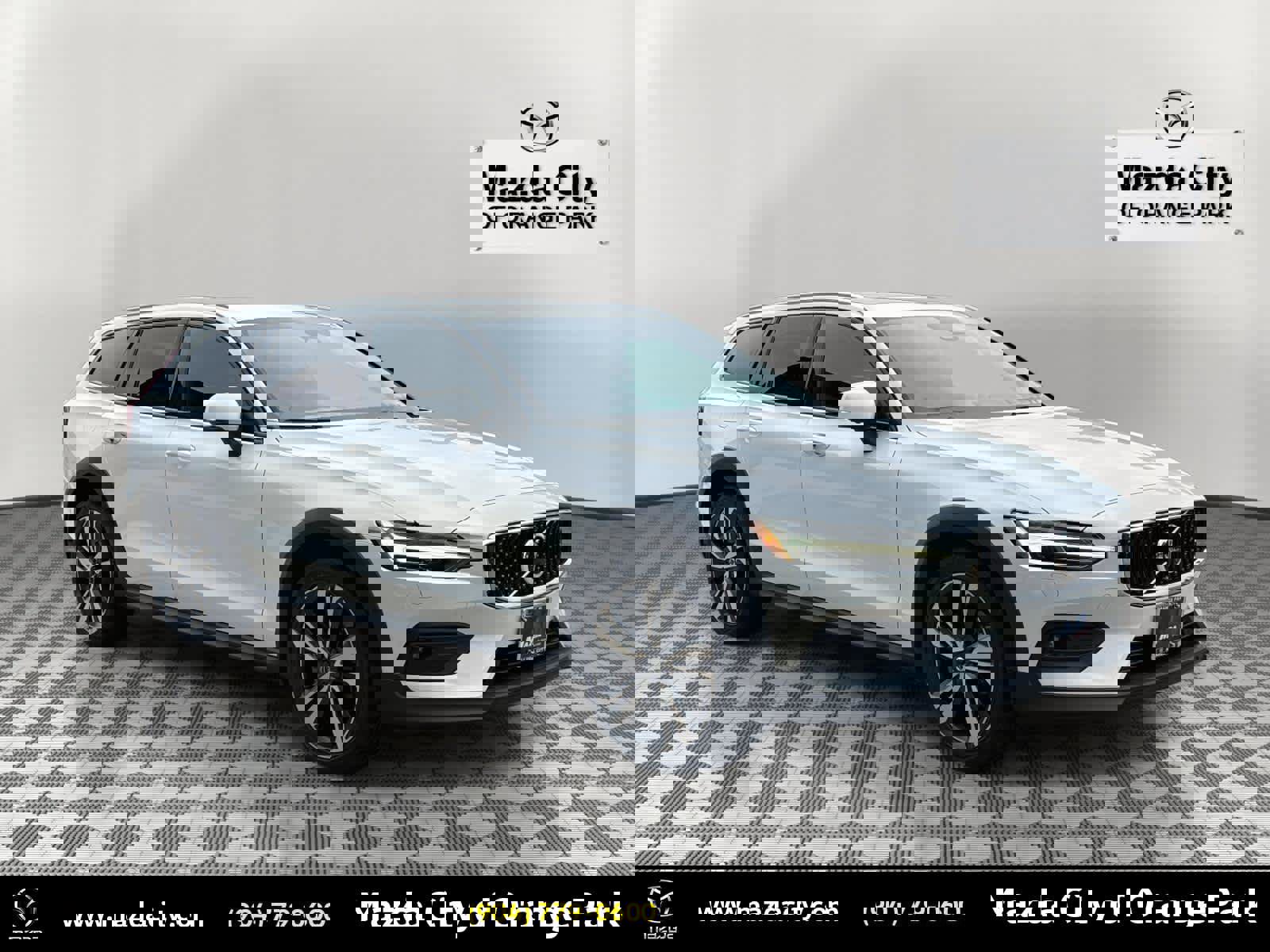 Used 2023 Volvo V60 B5 Cross Country Plus