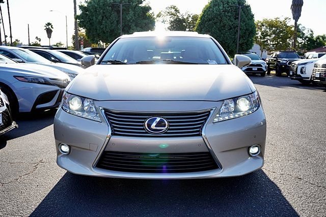 Used 2014 Lexus ES 300h w/ Luxury Package w/Bamboo Trim FWD image 10