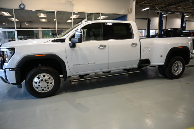 New 2026 GMC Sierra 3500 Denali Ultimate AWD/4WD image 13