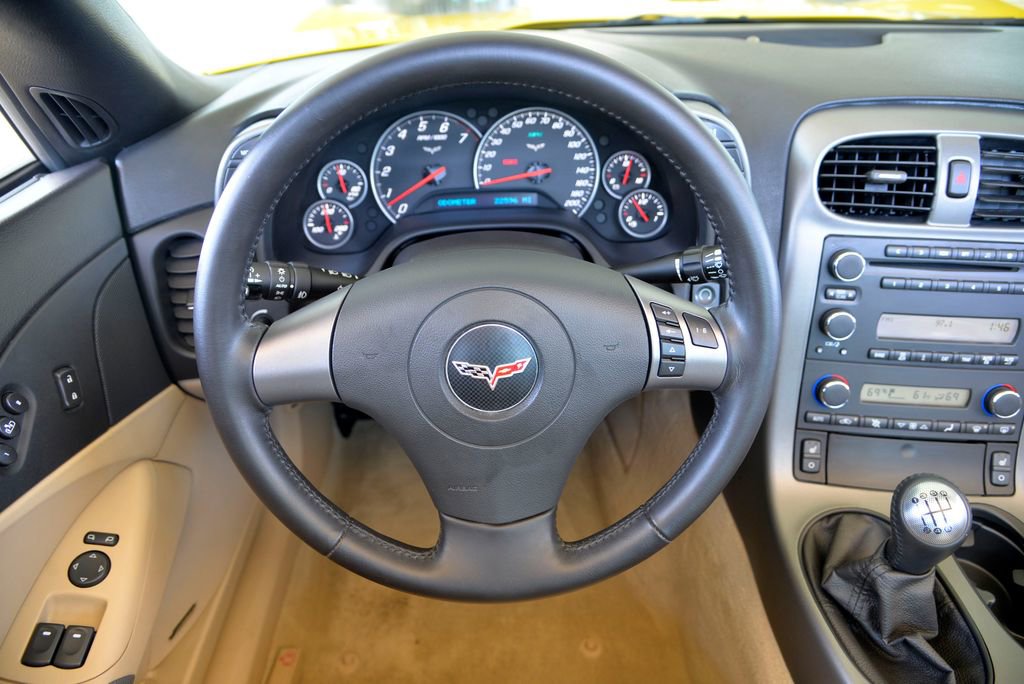 Used 2007 Chevrolet Corvette Coupe w/ Preferred Equipment Group RWD image 18