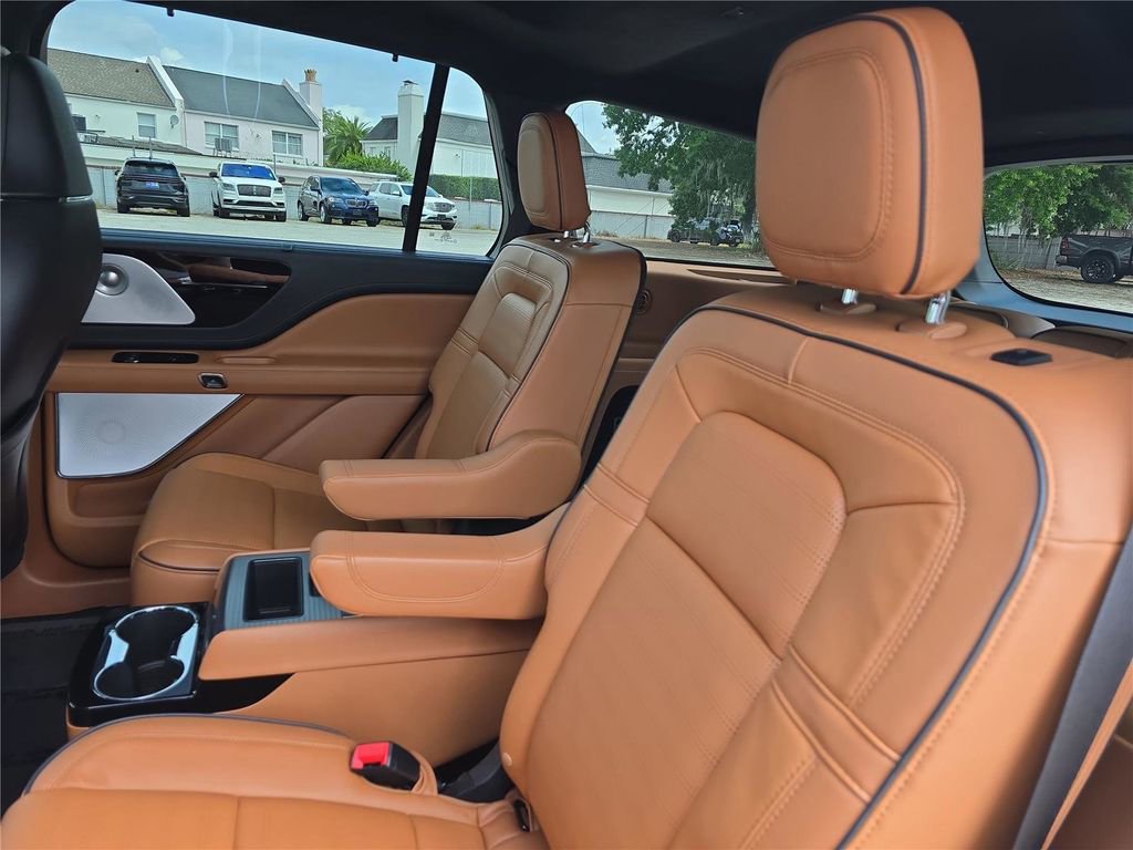 Used 2025 Lincoln Aviator Black Label image 14