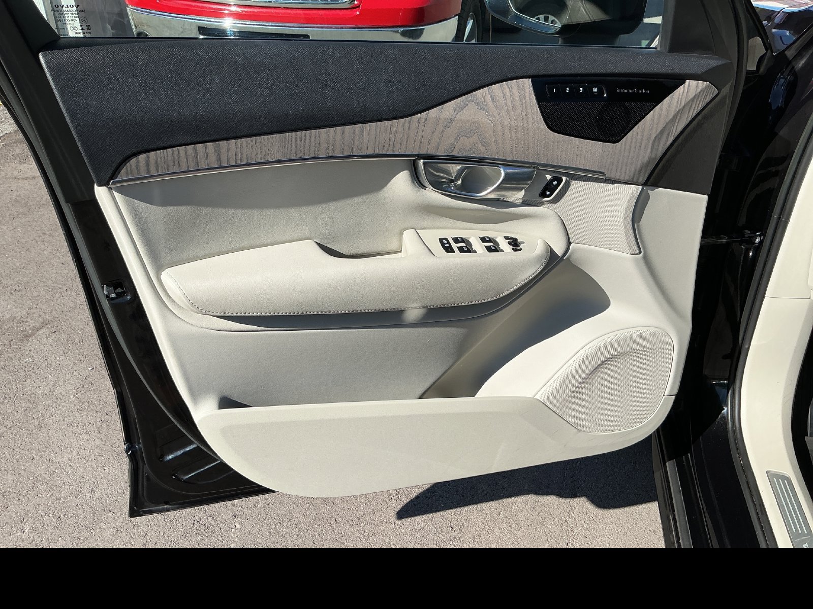 Certified 2023 Volvo XC90 B6 Plus w/ Protection Package Premier AWD/4WD image 10