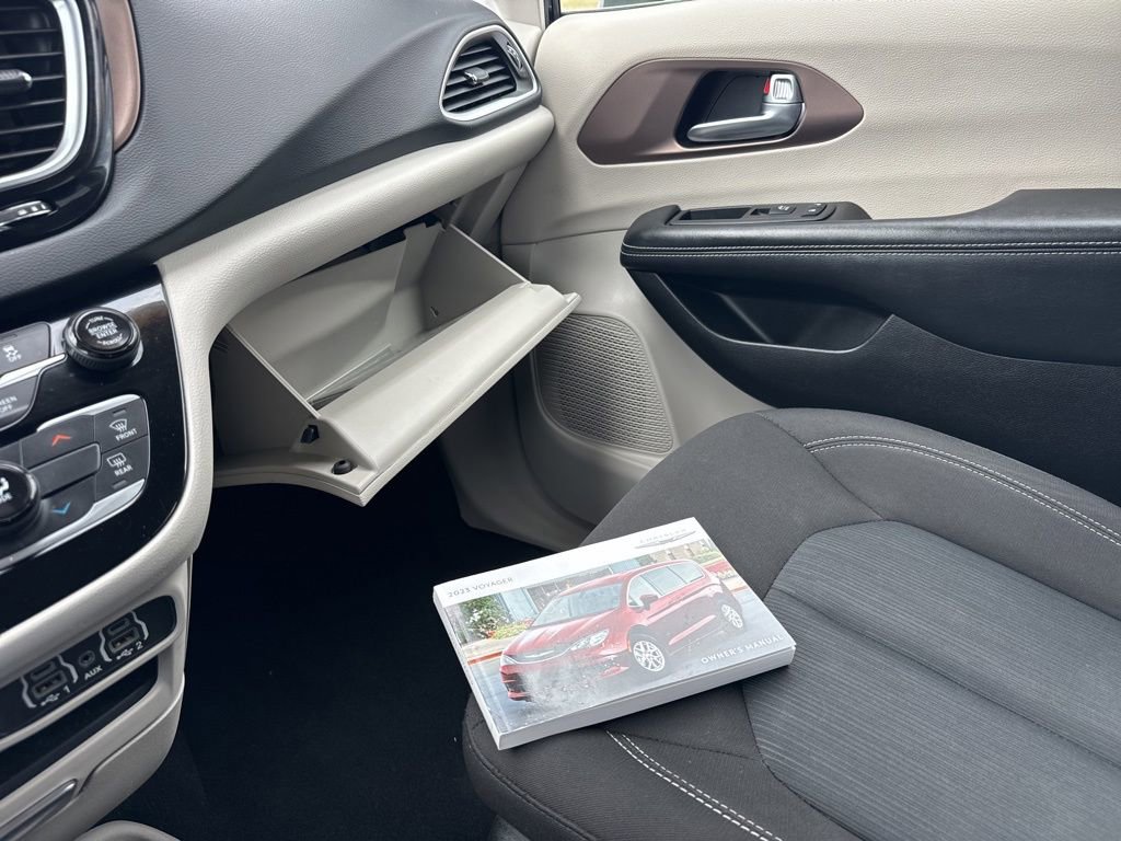 Used 2023 Chrysler Voyager LX image 38
