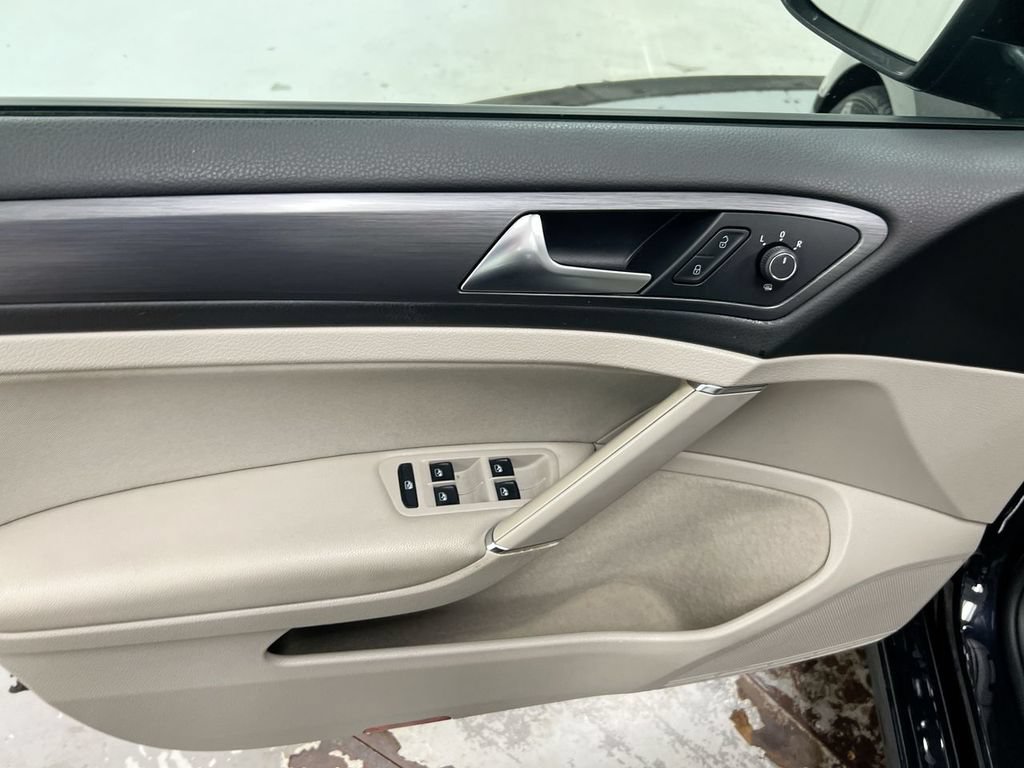 Used 2019 Volkswagen Golf S FWD image 20