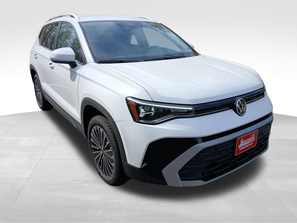 New 2026 Volkswagen Taos SE image 7