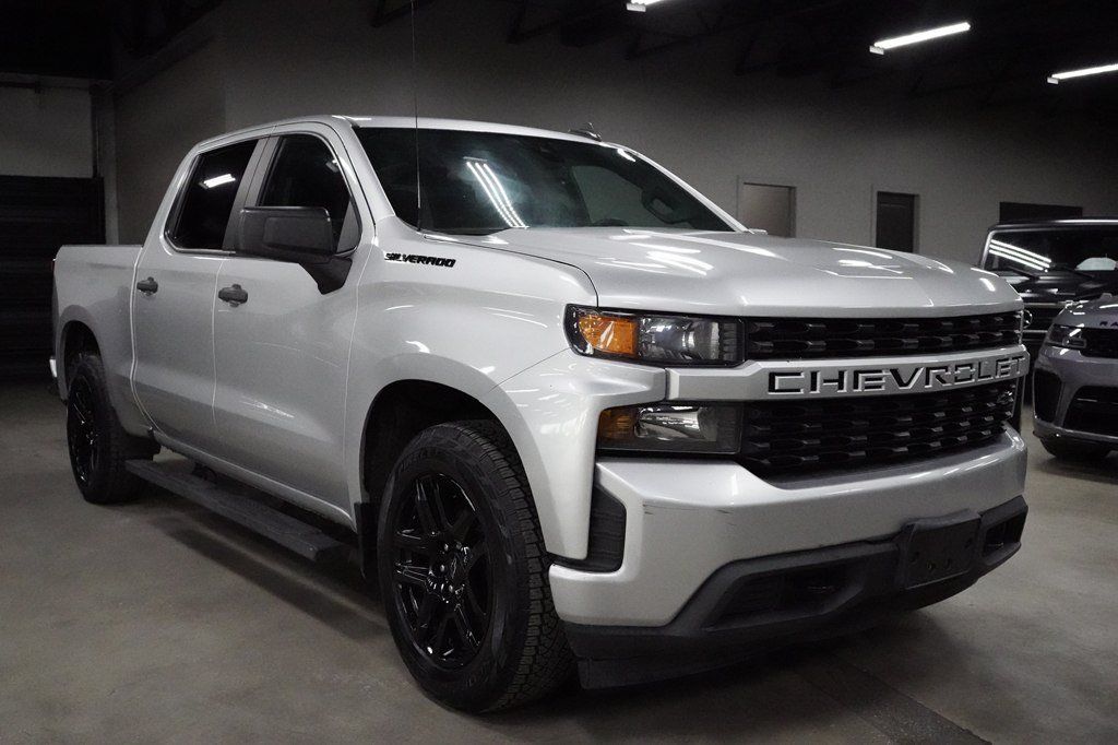 Used 2022 Chevrolet Silverado 1500 Custom w/ LPO, Blackout Package RWD image 6