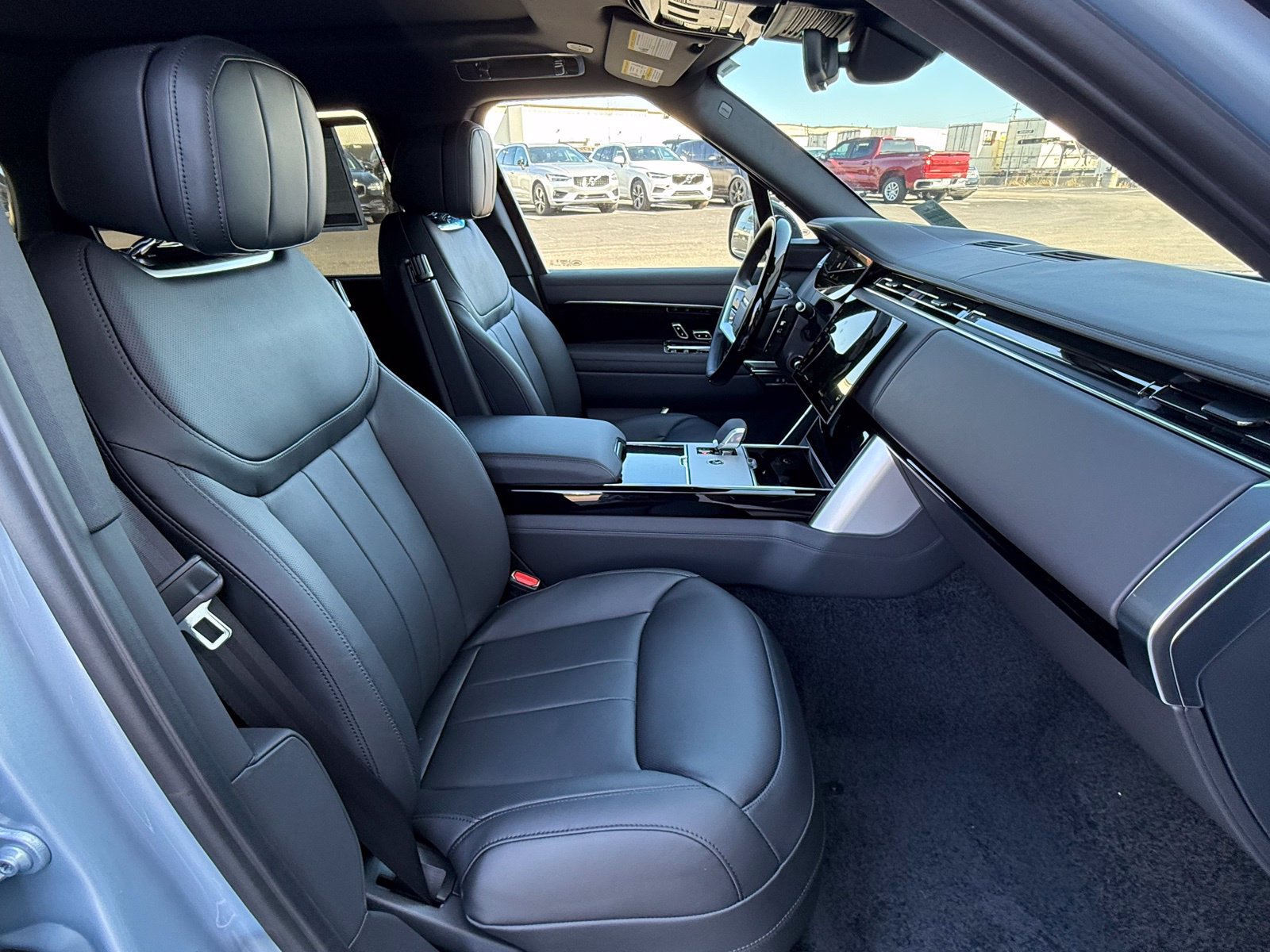 New 2026 Land Rover Range Rover Long Wheelbase SE AWD/4WD image 23