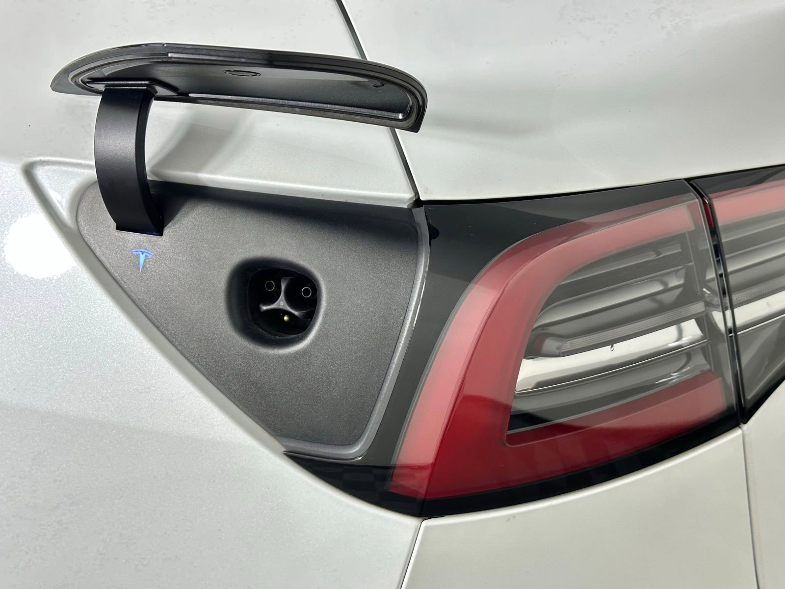 Used 2022 Tesla Model Y Long Range image 35