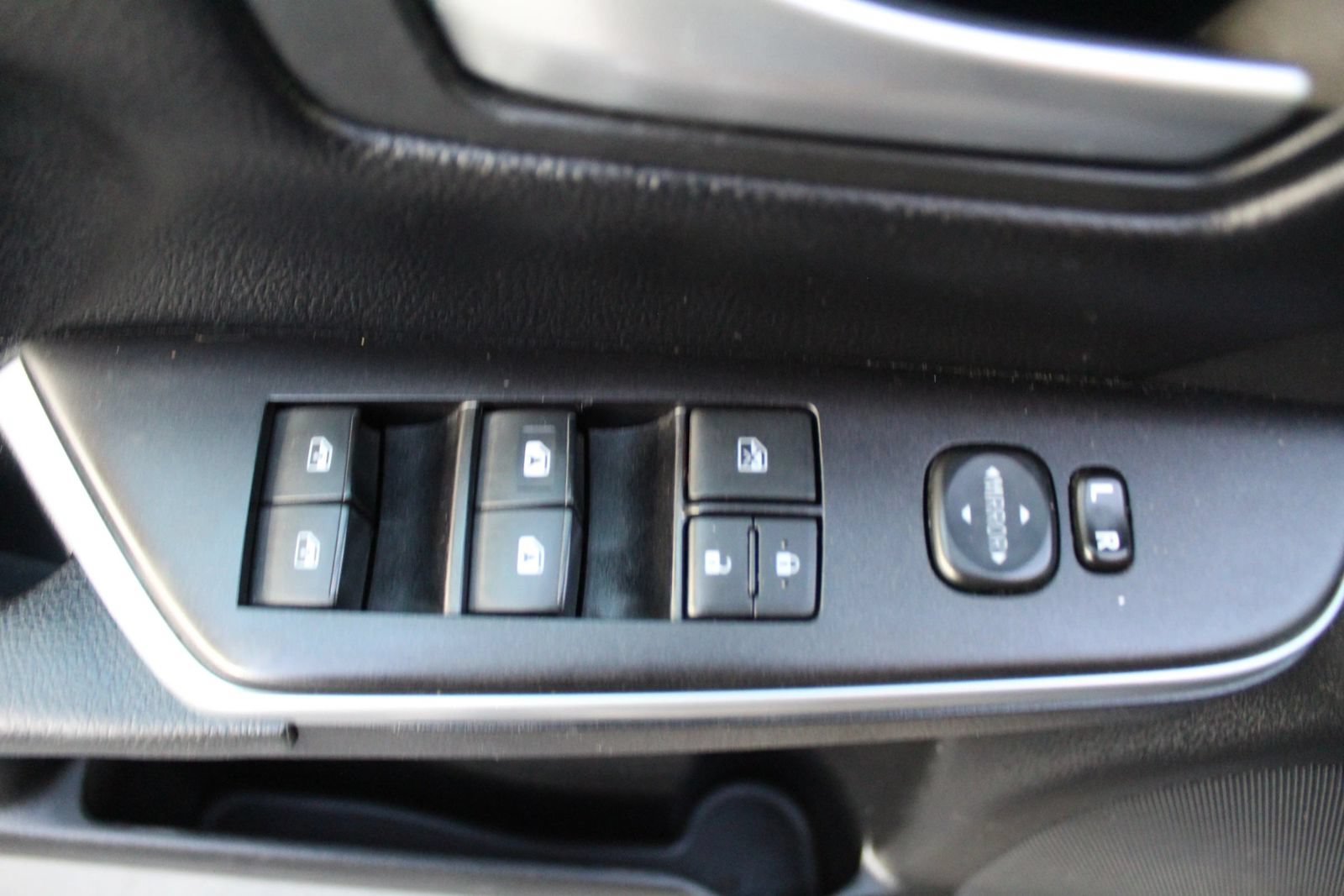Used 2016 Toyota Camry SE FWD image 24