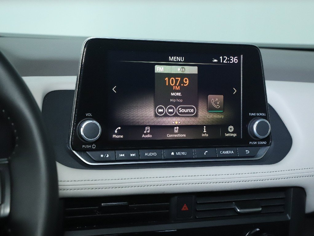 Certified 2025 Nissan Rogue SV image 25