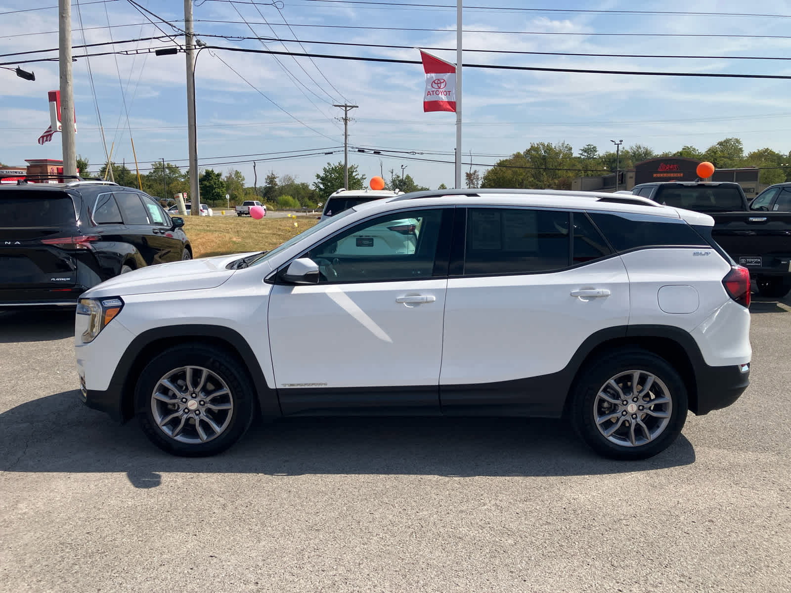 Used 2024 GMC Terrain SLT image 4