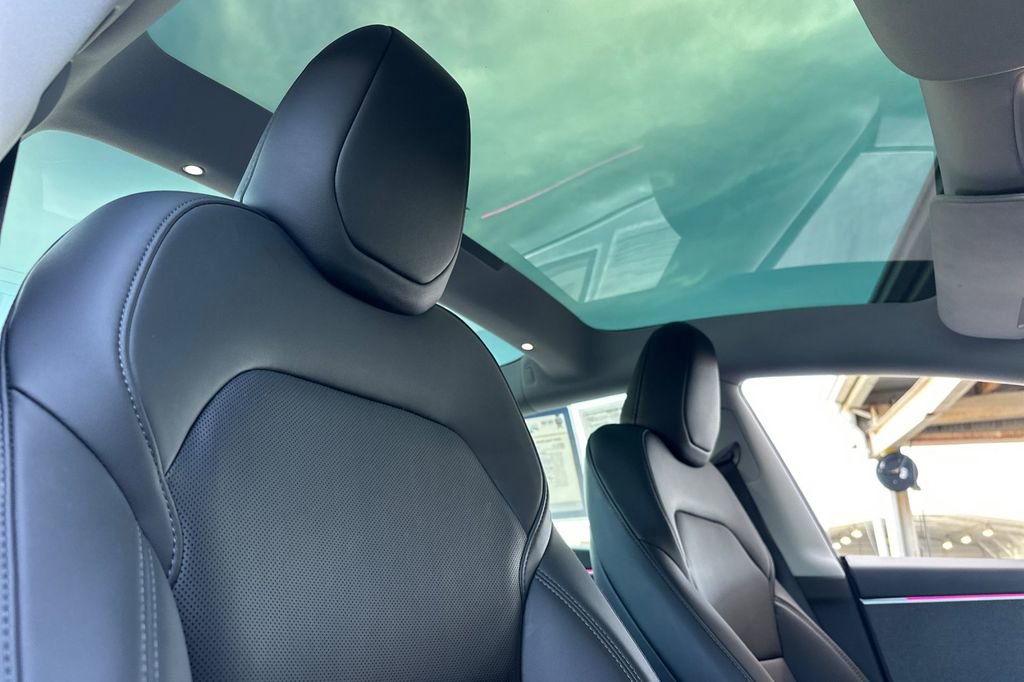 Used 2025 Tesla Model 3 image 14