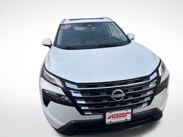 Used 2024 Nissan Rogue SV w/ SV Premium Package image 8