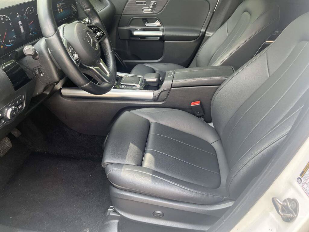 Used 2023 Mercedes-Benz GLA 250 4MATIC w/ Premium Package image 16