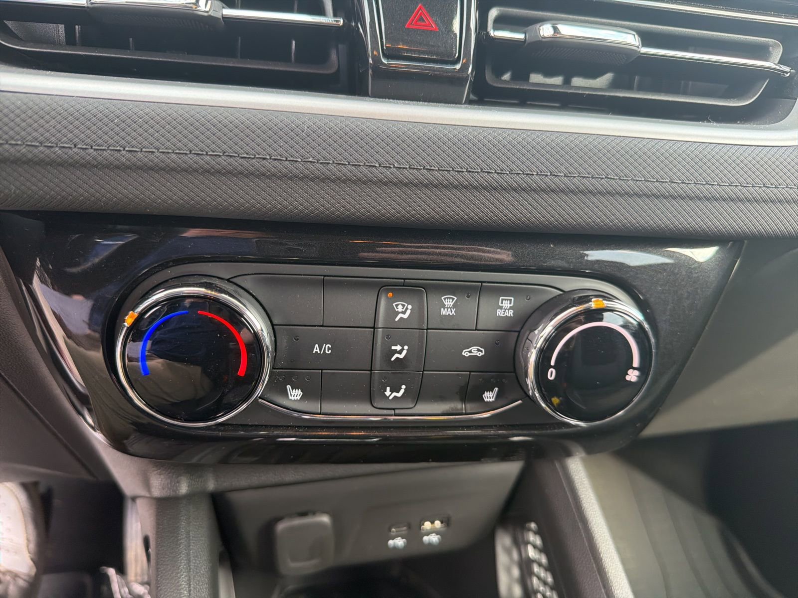 Used 2024 Chevrolet TrailBlazer LT w/ LT Cold Weather Package image 15
