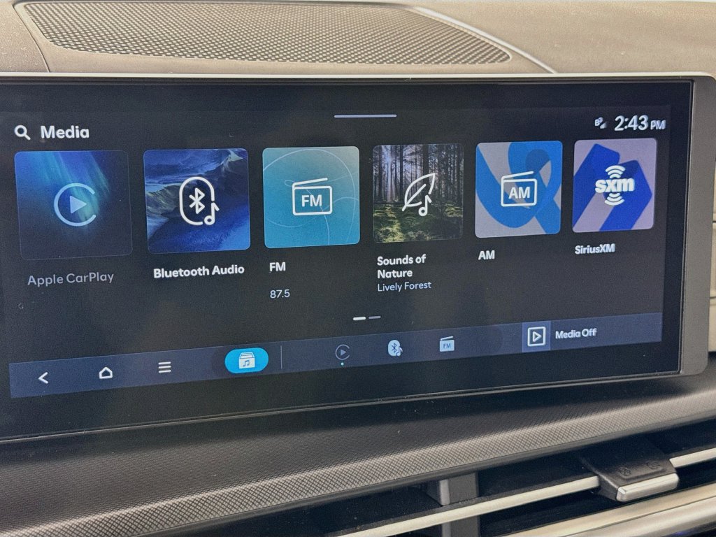 Used 2025 Hyundai Santa Fe SEL FWD image 17