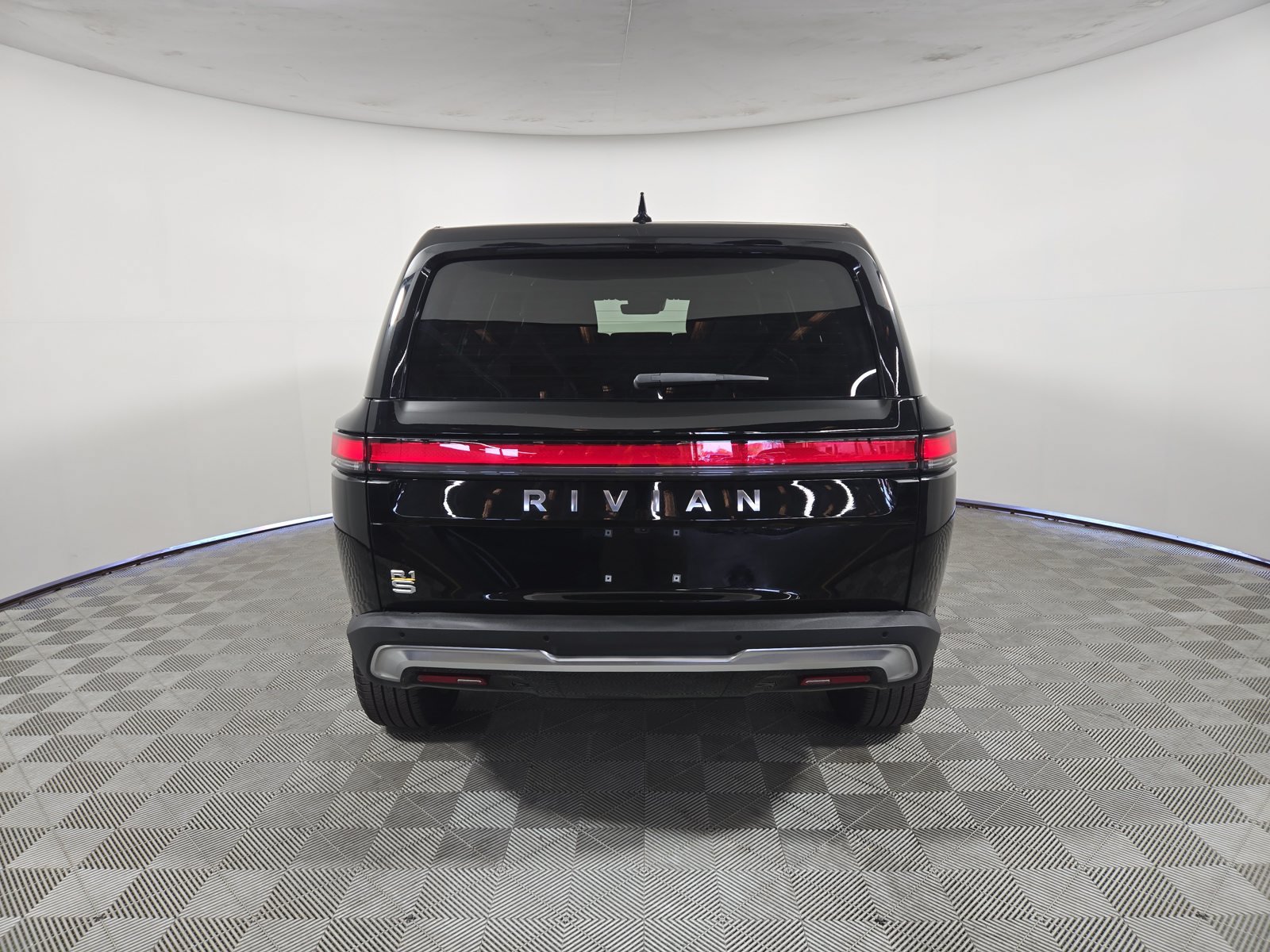Used 2023 Rivian R1S Adventure Quad AWD/4WD image 4