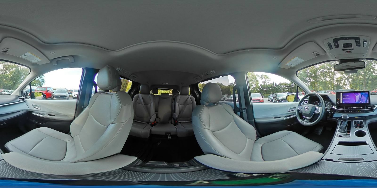 Used 2025 Toyota Sienna XLE FWD image 44