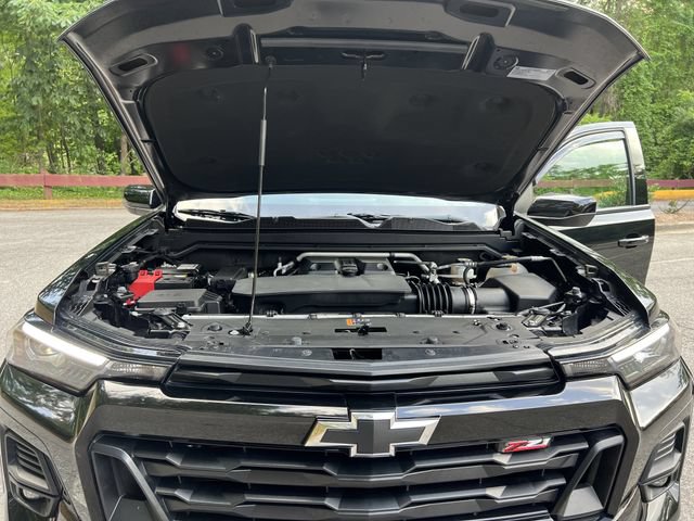 Used 2024 Chevrolet Colorado Z71 w/ Z71 Convenience Package 2 AWD/4WD image 9