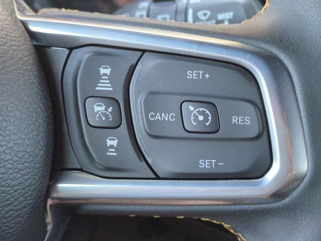 Used 2024 Jeep Wrangler Unlimited Sahara w/ Technology Group AWD/4WD image 26