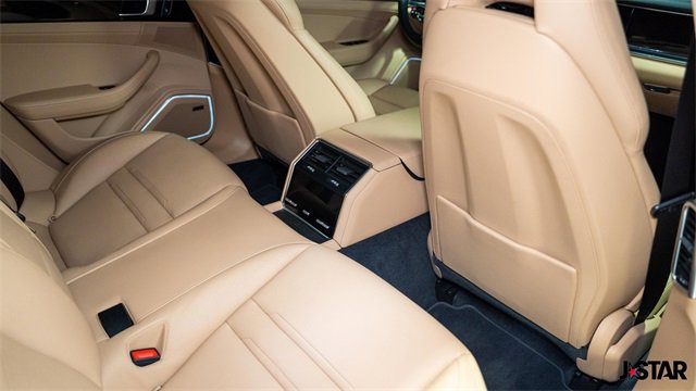 Used 2022 Porsche Panamera 4 w/ Premium Package image 18