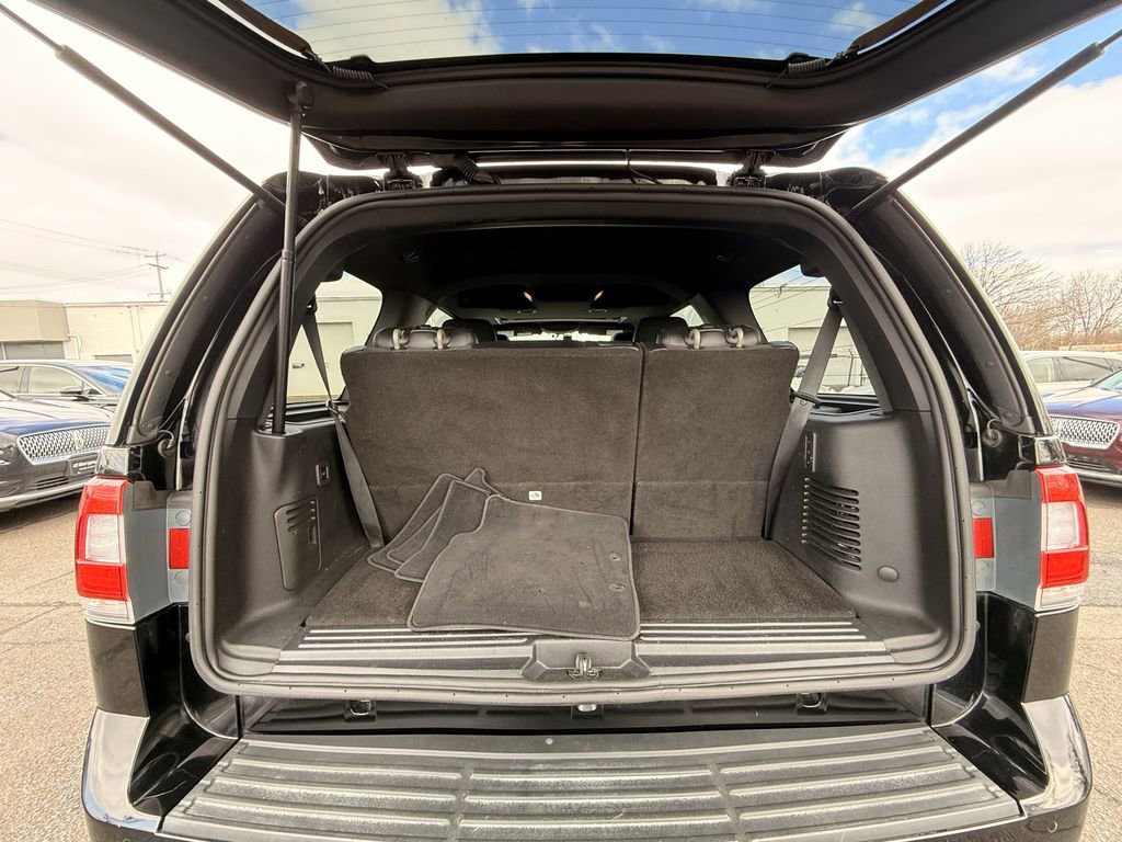 Used 2017 Lincoln Navigator Select image 28