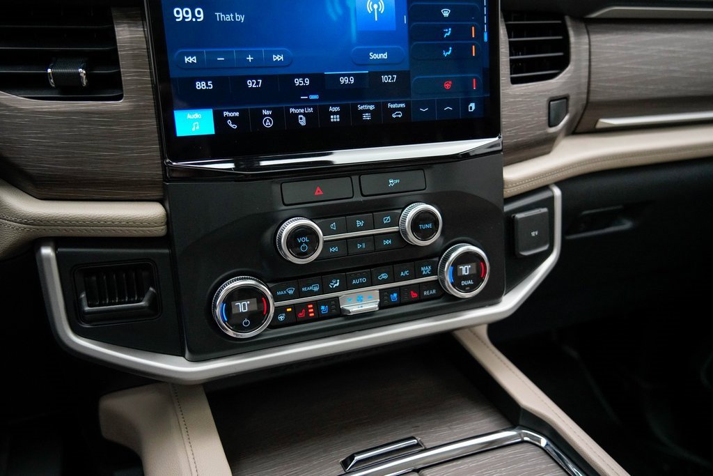 Used 2022 Ford Expedition Max Limited image 31