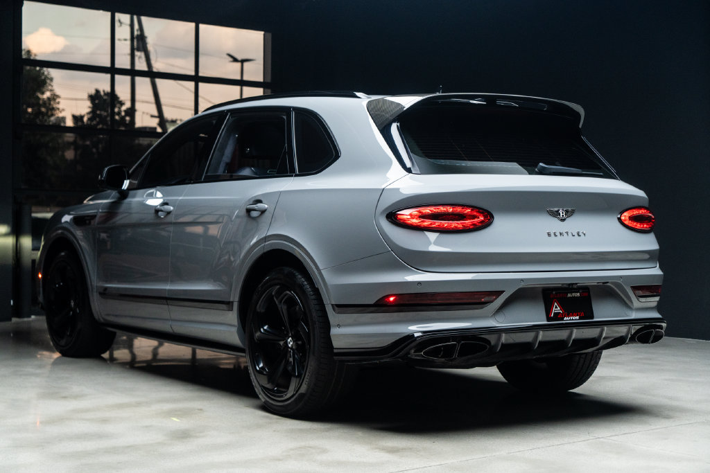 Used 2022 Bentley Bentayga AWD/4WD image 18