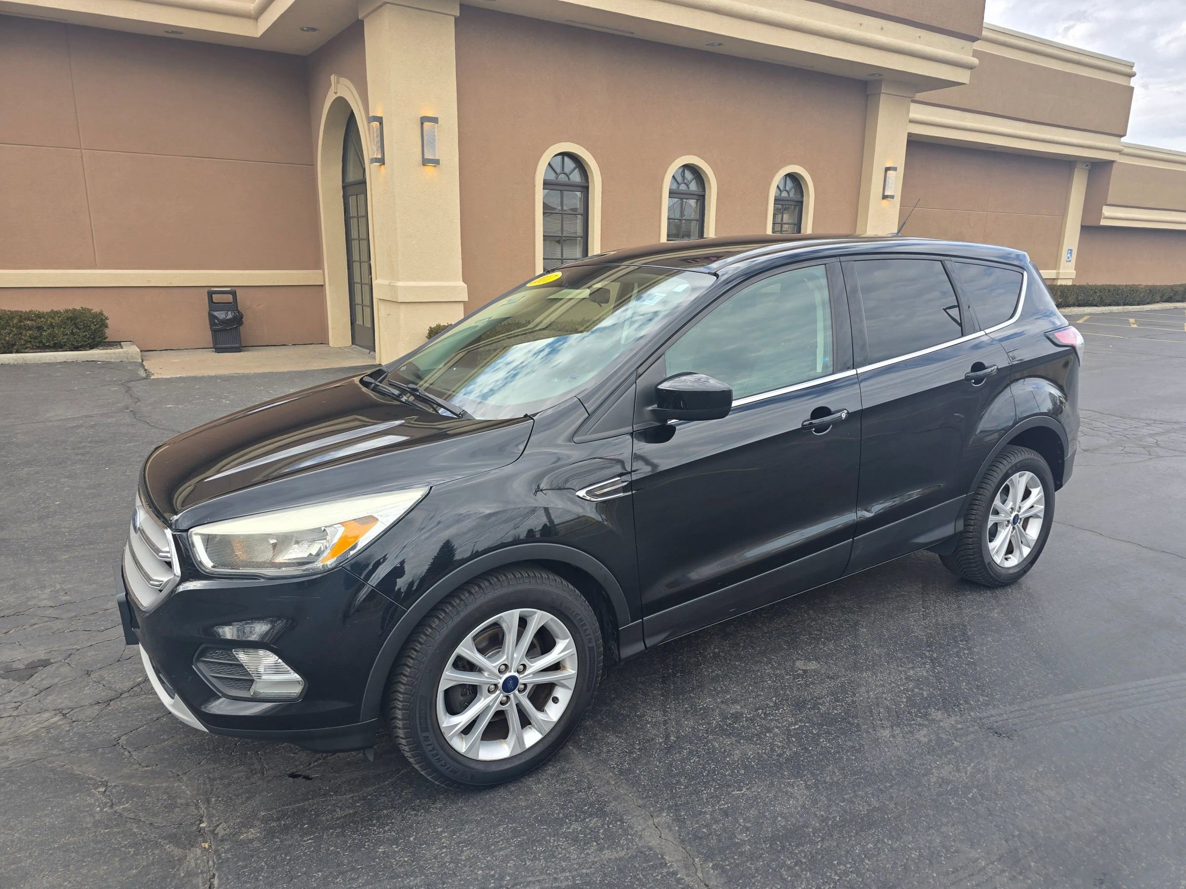 Used 2017 Ford Escape SE image 9