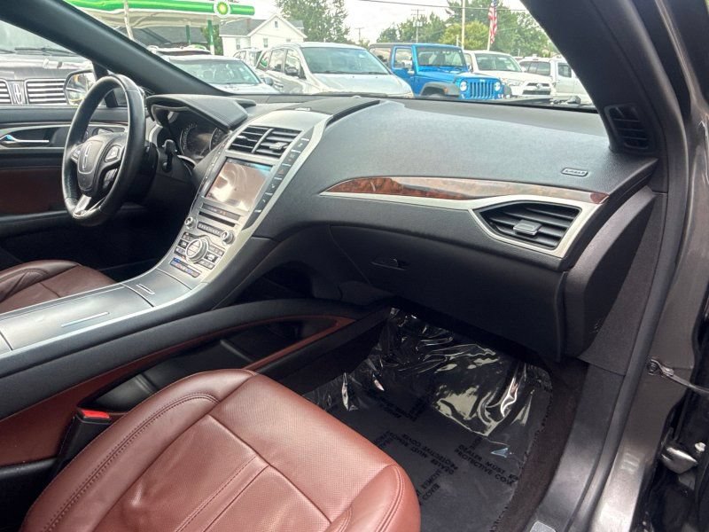Used 2019 Lincoln MKZ Reserve AWD/4WD image 16