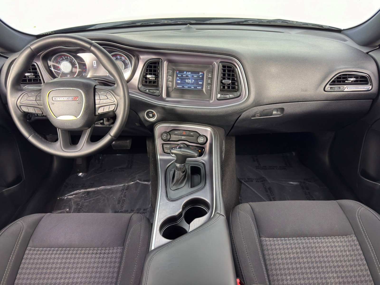 Used 2015 Dodge Challenger SXT image 10