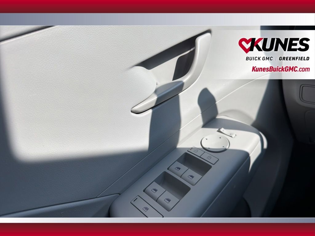 Used 2025 Hyundai Kona SEL image 30