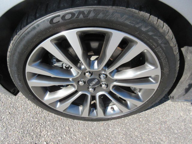 Used 2020 Lincoln Continental Reserve w/ Luxury Package AWD/4WD image 9