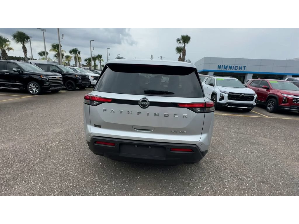 Used 2024 Nissan Pathfinder SV AWD/4WD image 3