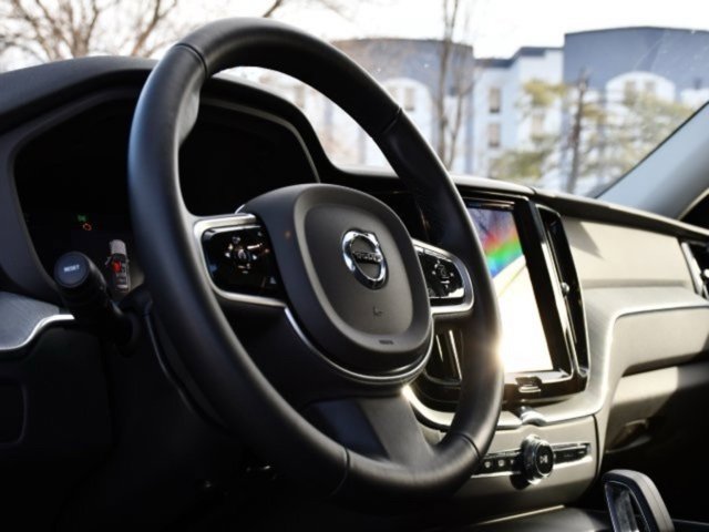 Certified 2025 Volvo XC60 B5 Plus image 10