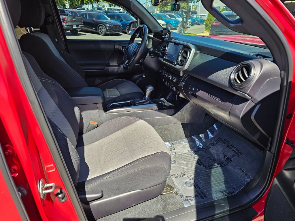 Used 2020 Toyota Tacoma TRD Sport w/ Technology Package AWD/4WD image 12