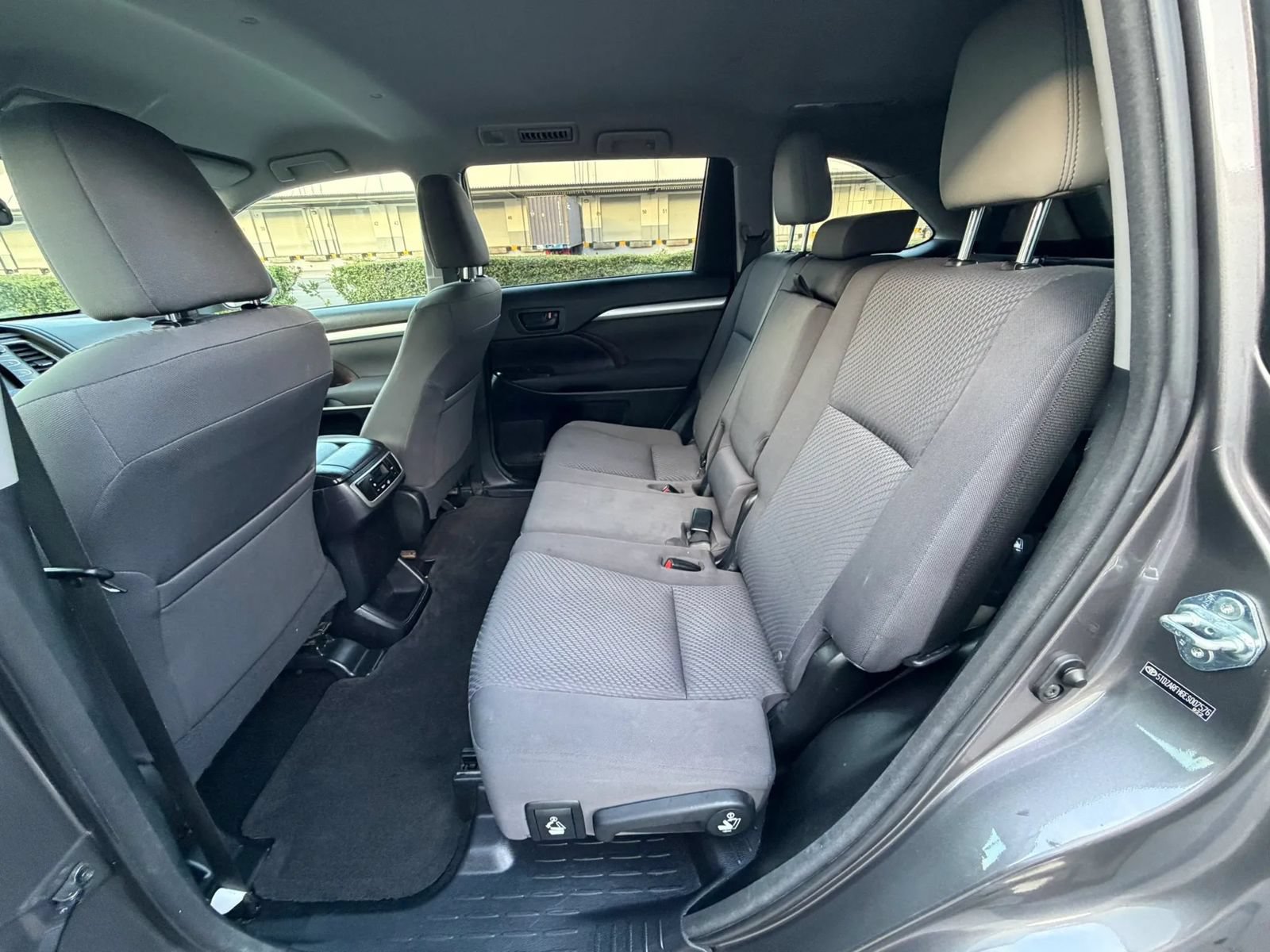 Used 2014 Toyota Highlander LE FWD image 11