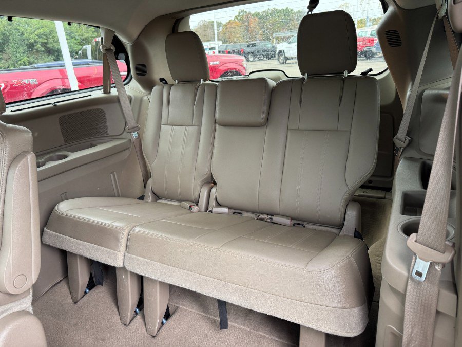 Used 2015 Chrysler Town & Country Touring w/ Driver Convenience Group FWD image 17
