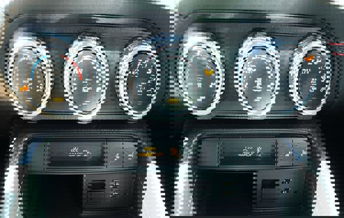 Used 2017 FIAT 124 Spider Abarth image 38