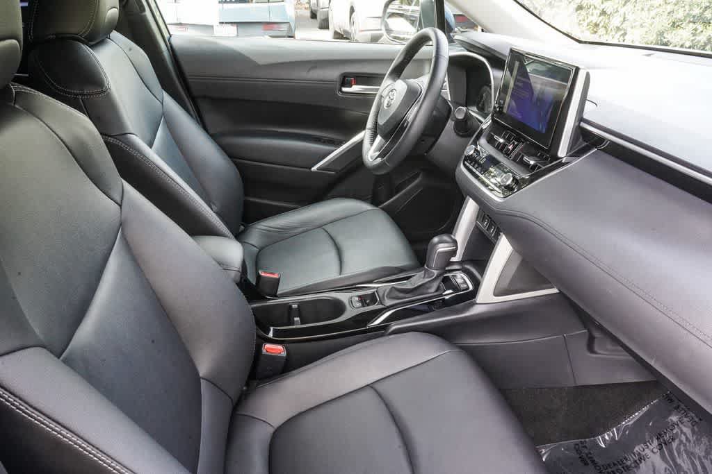 Used 2023 Toyota Corolla Cross XLE FWD image 16