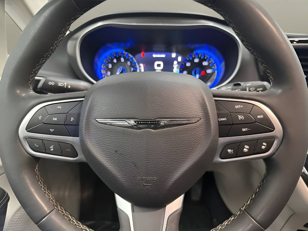 Used 2023 Chrysler Pacifica Touring-L FWD image 34